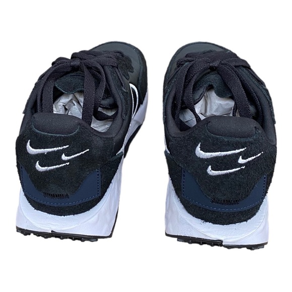 Nike - Picture 5 of 8